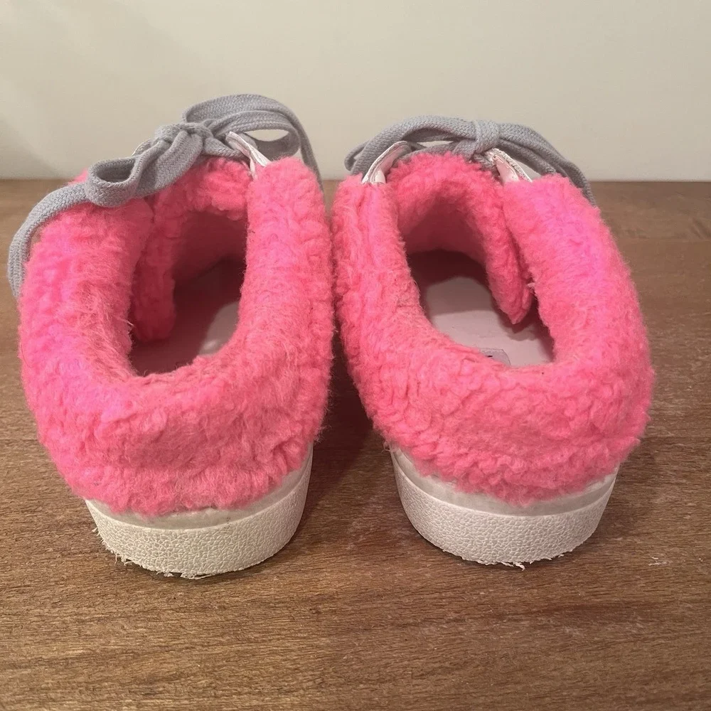 Steve Madden Polaris Sherpa Fashion Sneaker Shoes‎ White Pink Faux Fur Y2K ~7.5